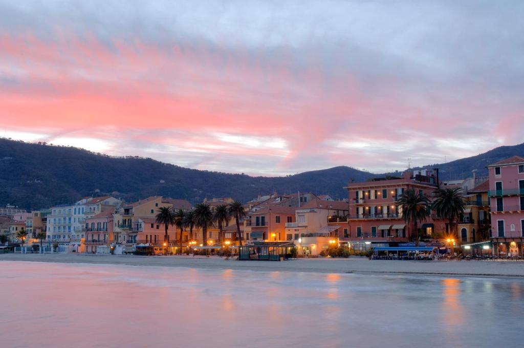 Aparthotel Le Terrazze Alassio Exterior foto